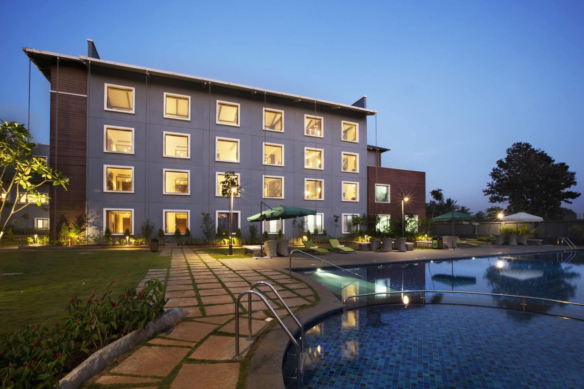 Purple Palms Resort & Spa Kushalnagar Exterior photo