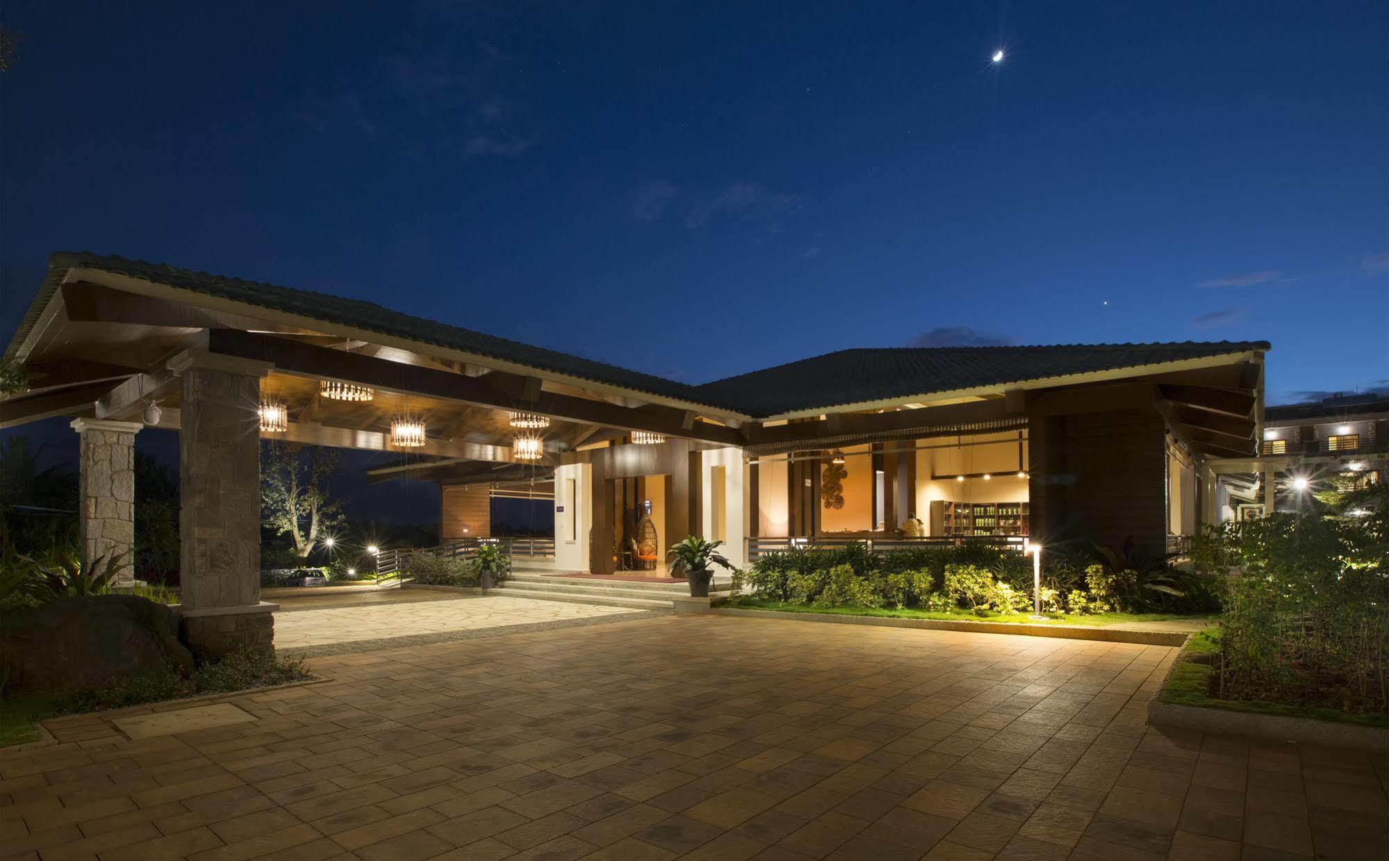 Purple Palms Resort & Spa Kushalnagar Exterior photo